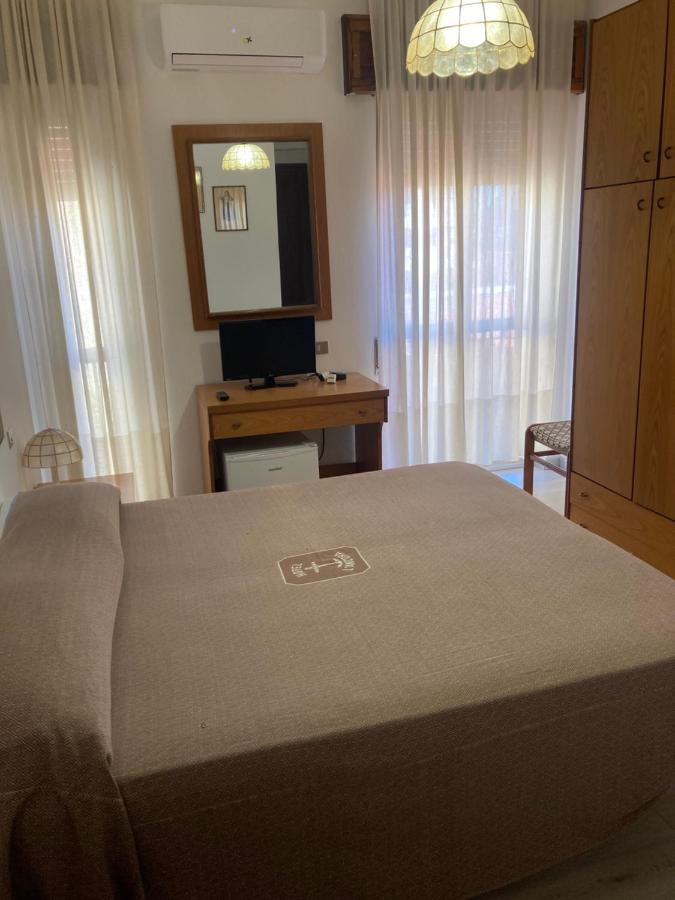 Hotel L'Ancora La Caletta Bagian luar foto