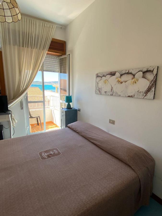 Hotel L'Ancora La Caletta Bagian luar foto