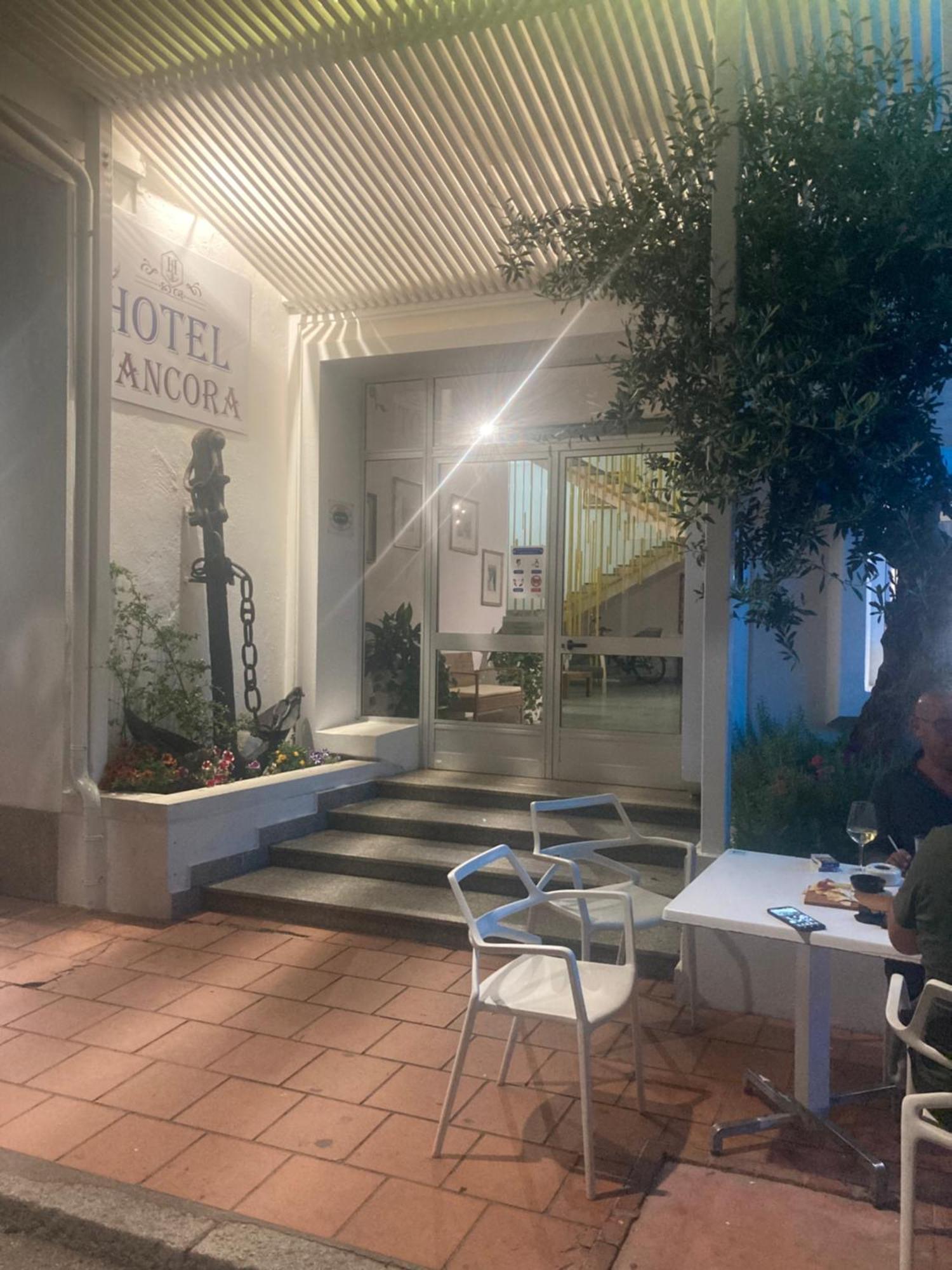 Hotel L'Ancora La Caletta Bagian luar foto